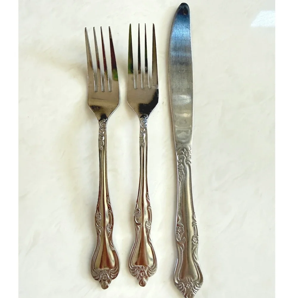 Oneida Azalea Flatware Set 2 Dinner Forks 1 Knife Stainless Silverware
